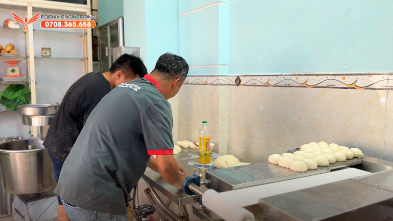 Gen Z mở lò bánh mì kết hợp xe bánh mì ~1000 ổ/ngày của mẹ 45 Khóa học làm bánh mì tận nơi miễn phí